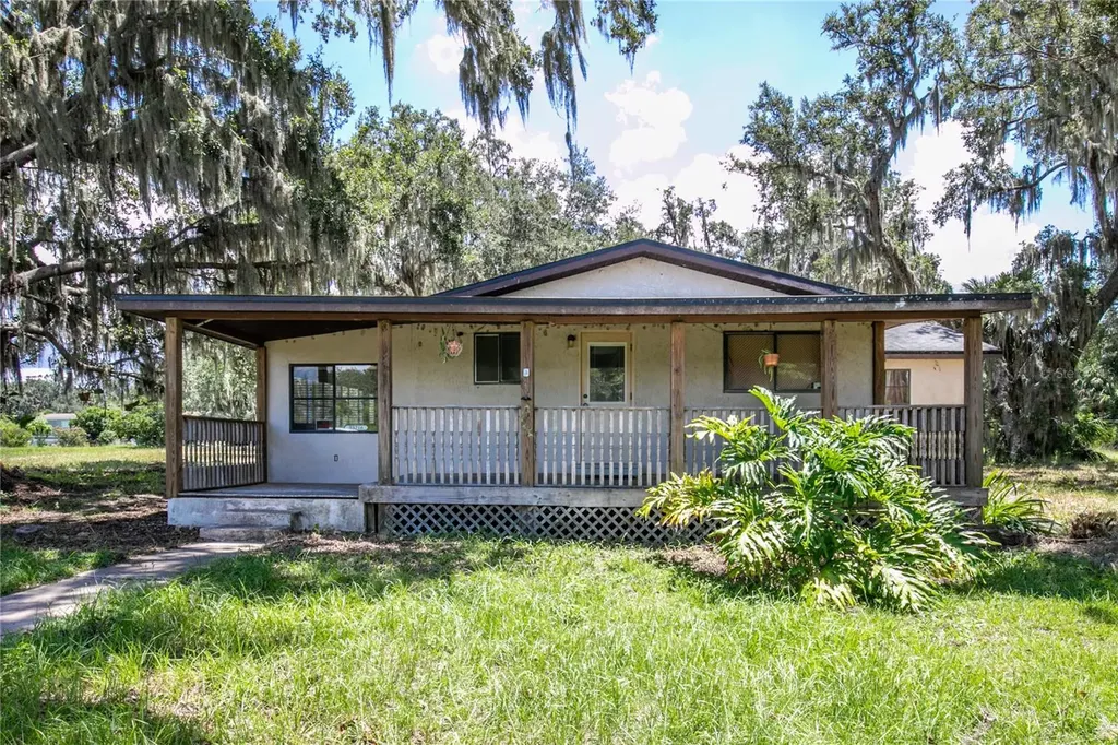 35216 N Treasure Island Avenue Leesburg FL 34788