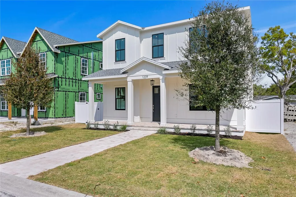 1239 36th Avenue N St Petersburg FL 33704