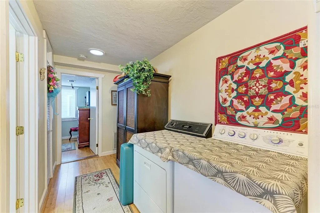 31 Seminole Drive Bradenton FL 34208