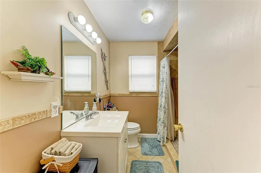 31 Seminole Drive Bradenton FL 34208