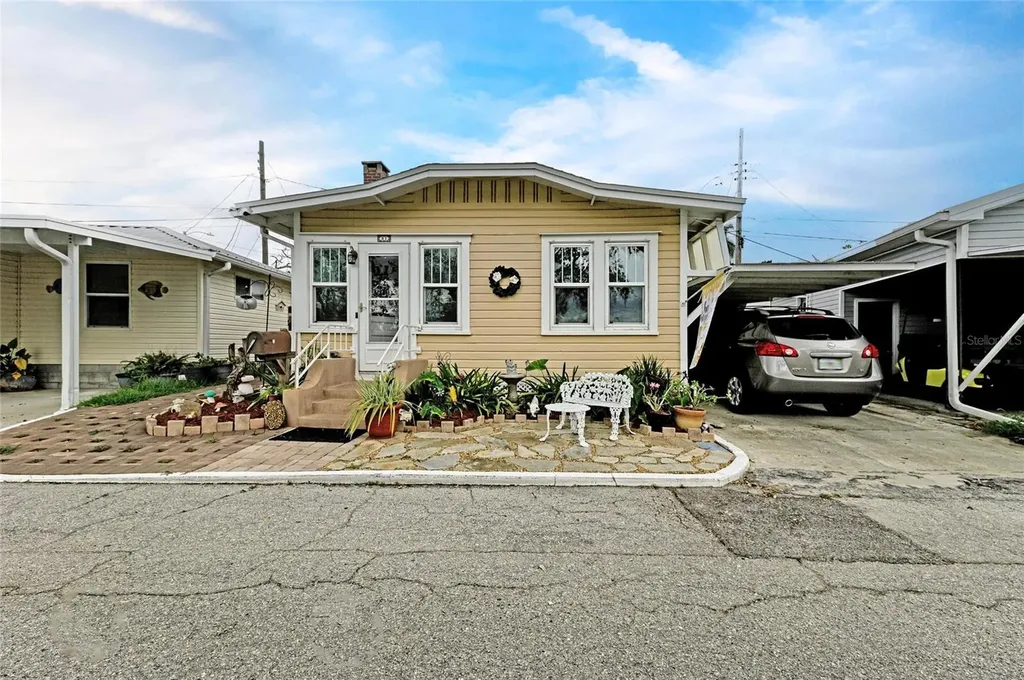 31 Seminole Drive Bradenton FL 34208