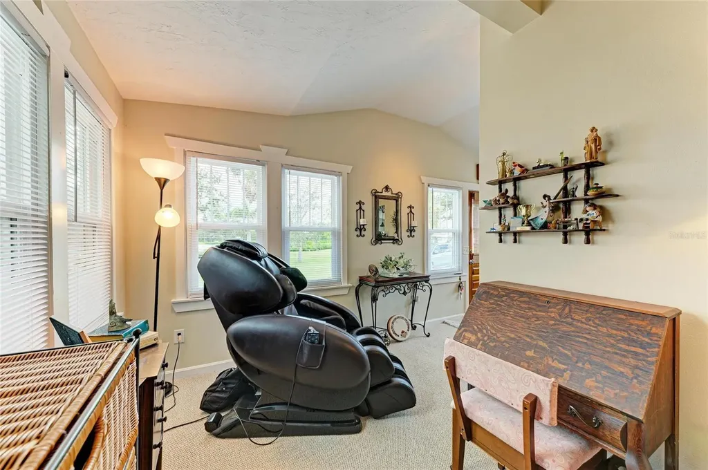31 Seminole Drive Bradenton FL 34208