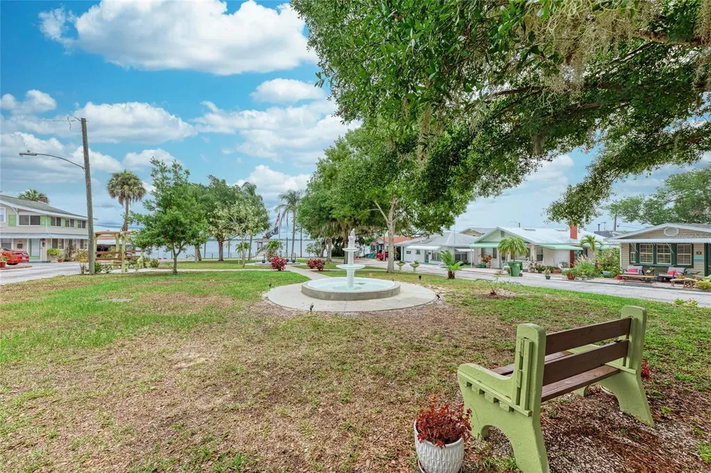 31 Seminole Drive Bradenton FL 34208