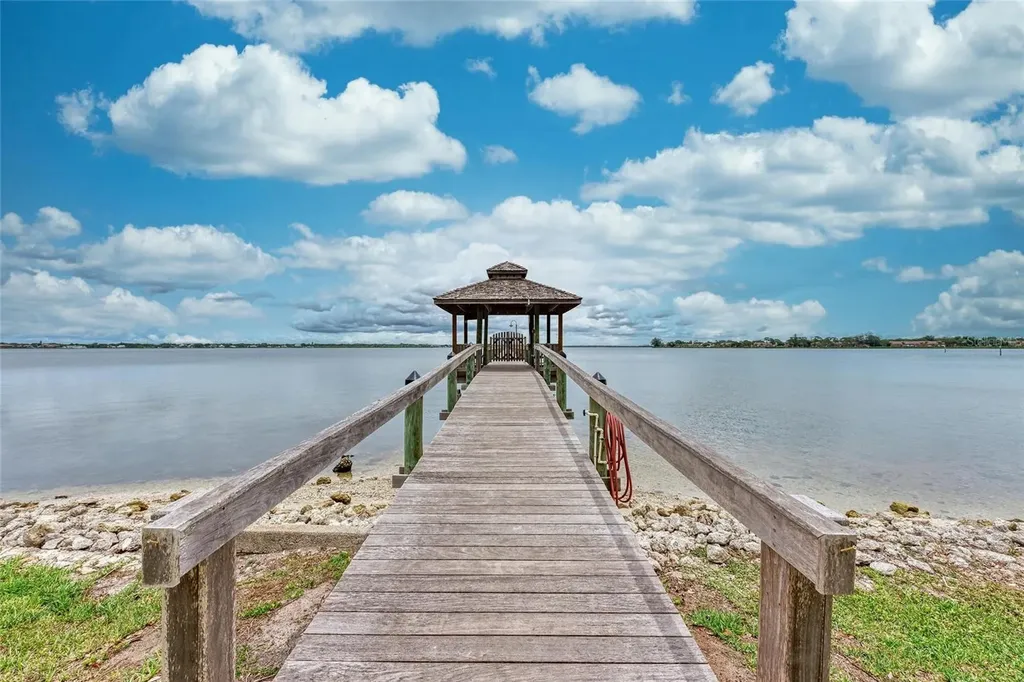 31 Seminole Drive Bradenton FL 34208