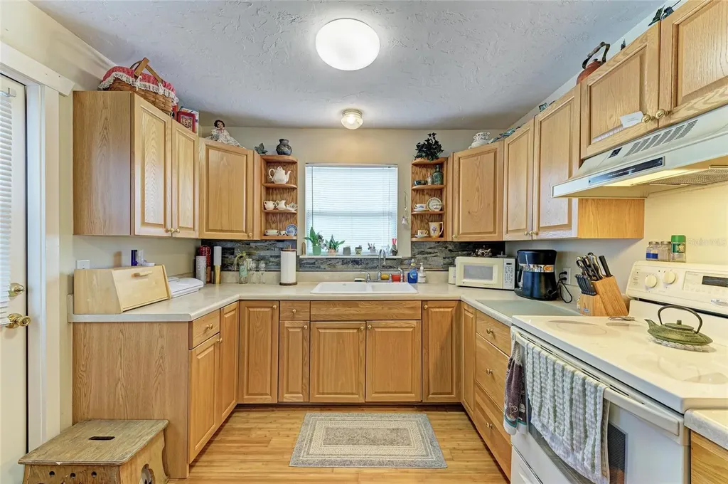 31 Seminole Drive Bradenton FL 34208