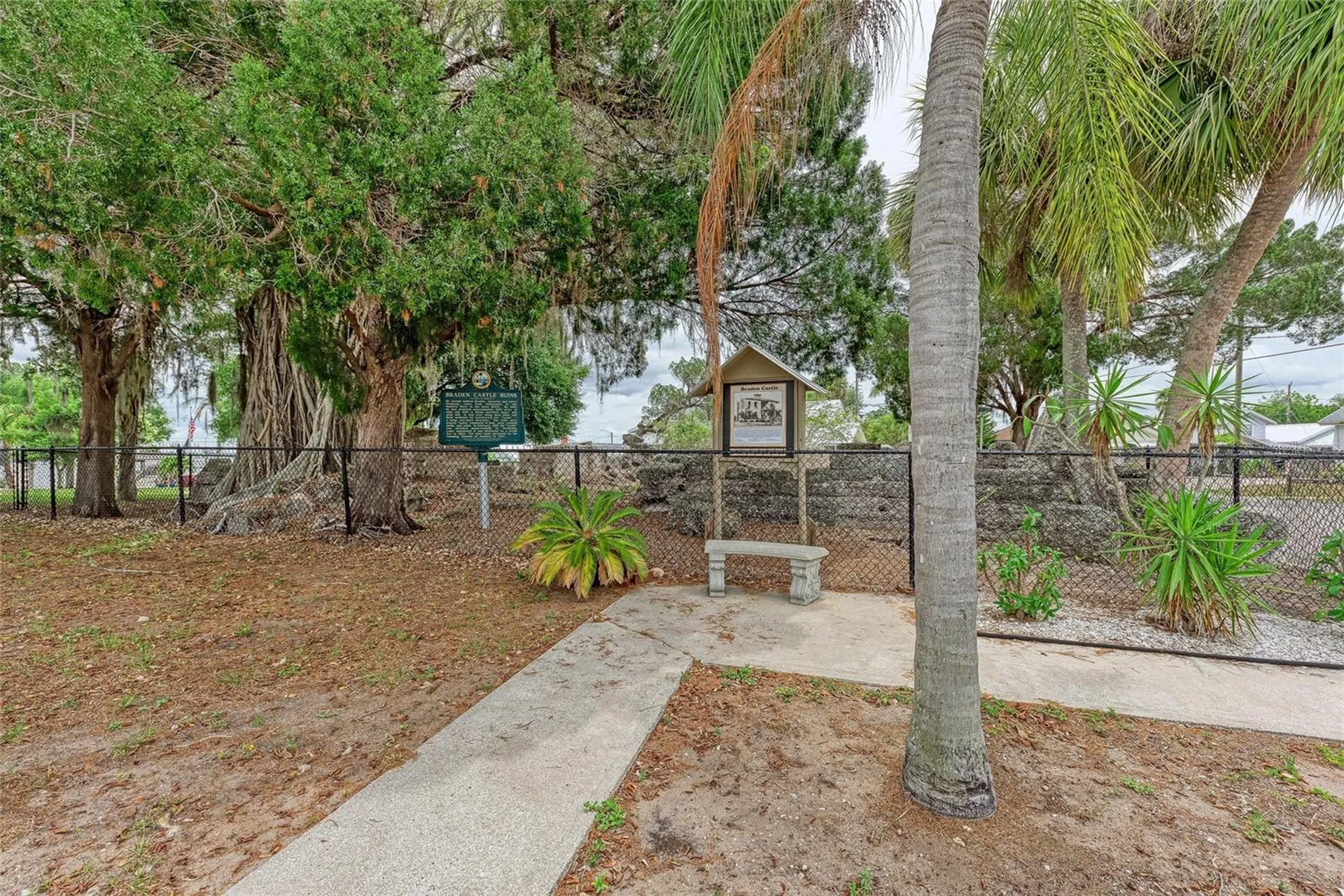 31 Seminole Drive Bradenton FL 34208