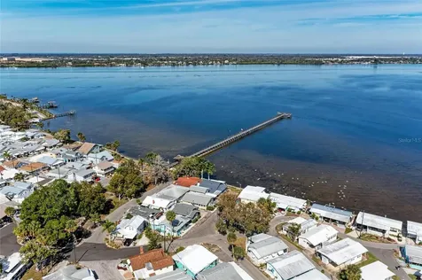 31 Seminole Drive Bradenton FL 34208