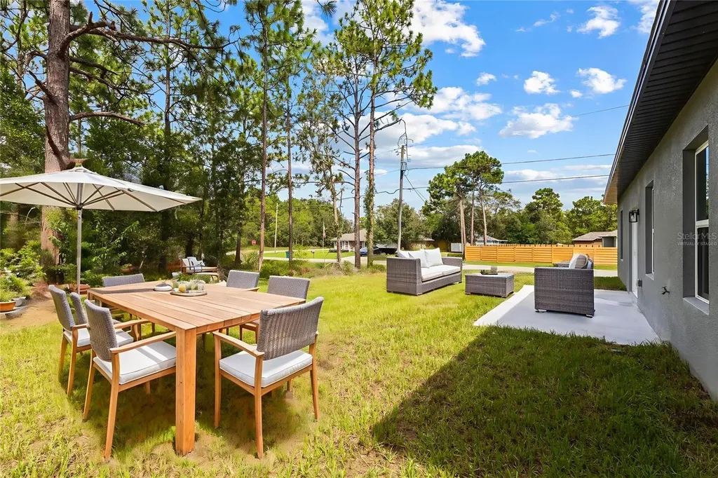 1071 W Hampshire Boulevard Dunnellon FL 34434