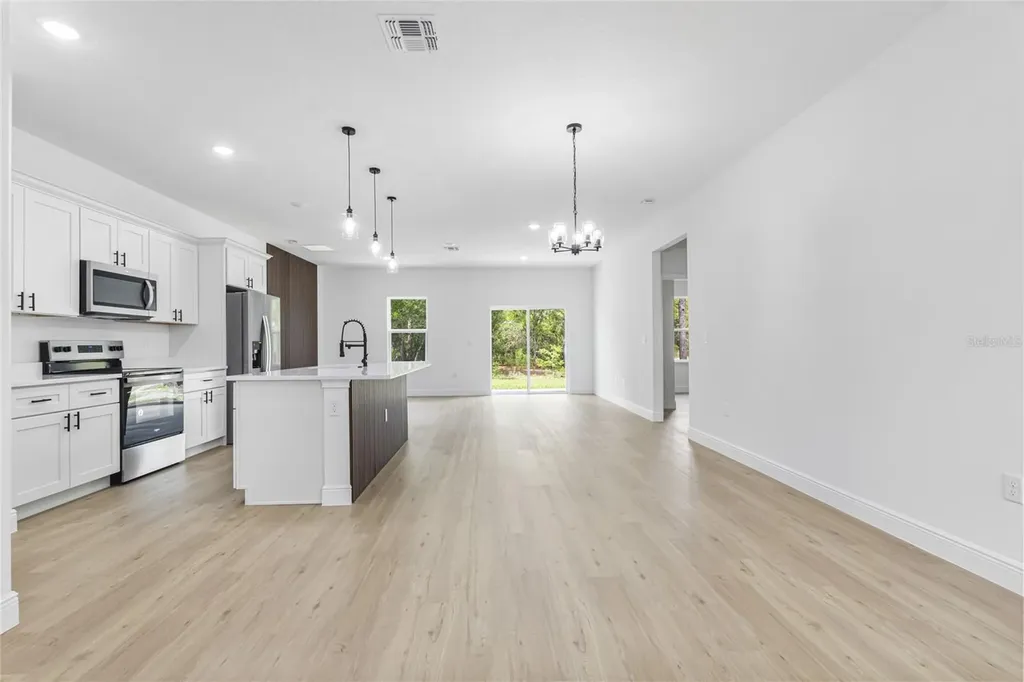 1071 W Hampshire Boulevard Dunnellon FL 34434