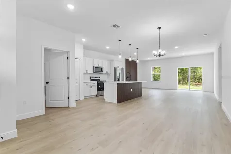 1071 W Hampshire Boulevard Dunnellon FL 34434