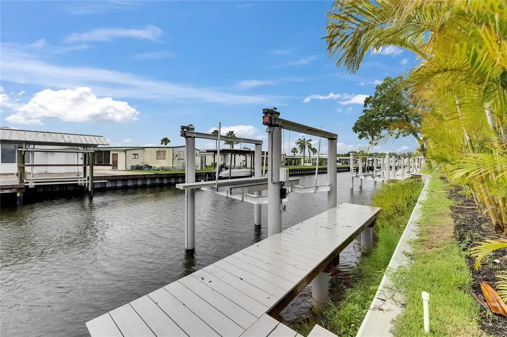 6528 Simone Shores Circle Apollo Beach FL 33572