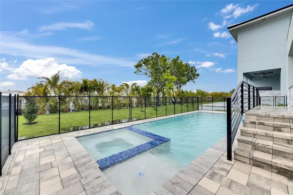 6528 Simone Shores Circle Apollo Beach FL 33572