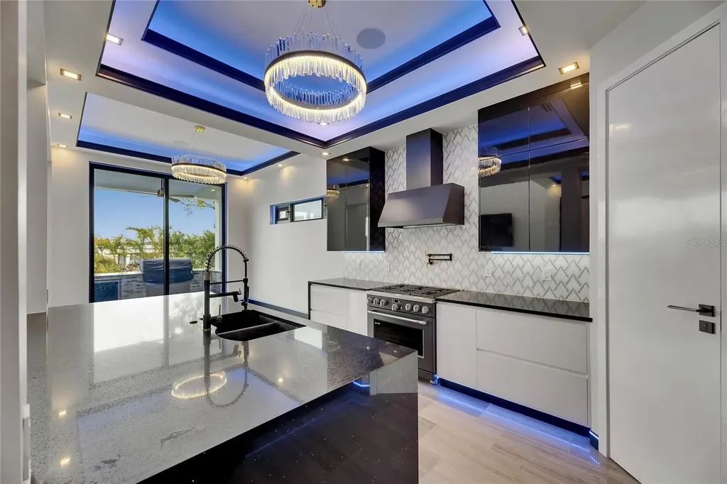 6528 Simone Shores Circle Apollo Beach FL 33572