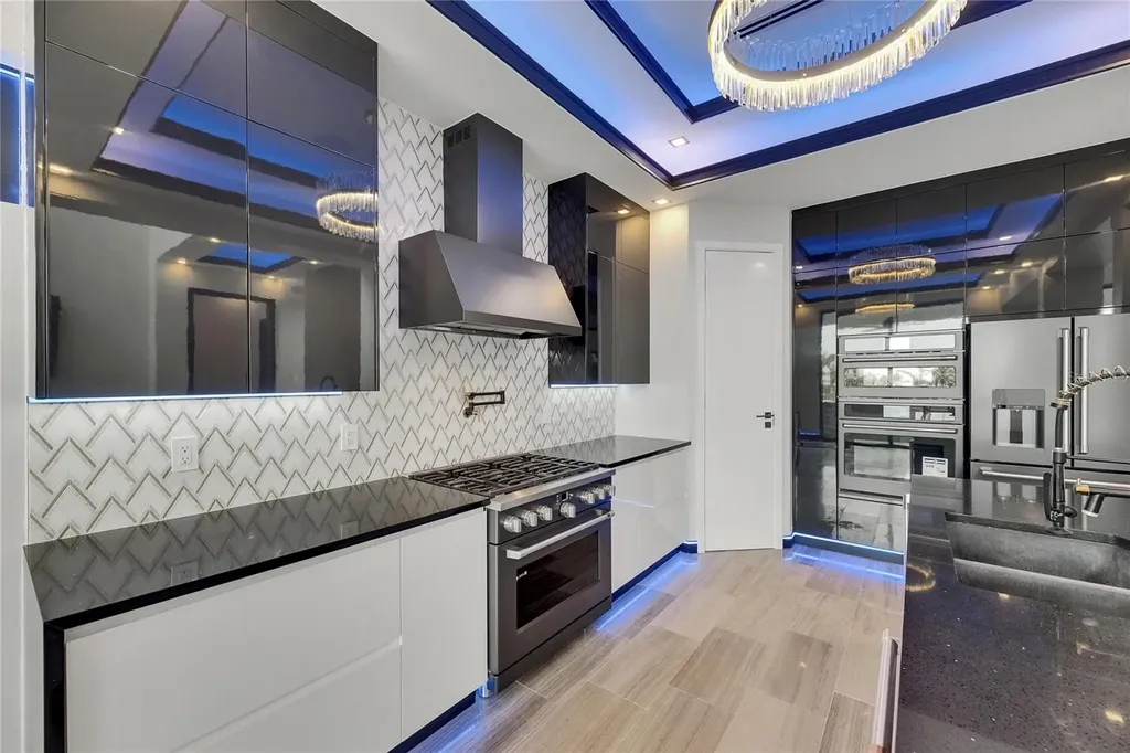 6528 Simone Shores Circle Apollo Beach FL 33572