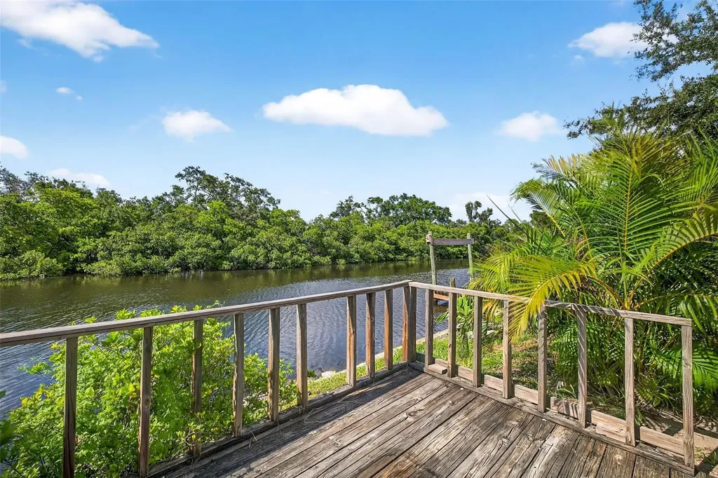 3225 W Shell Point Road Ruskin FL 33570