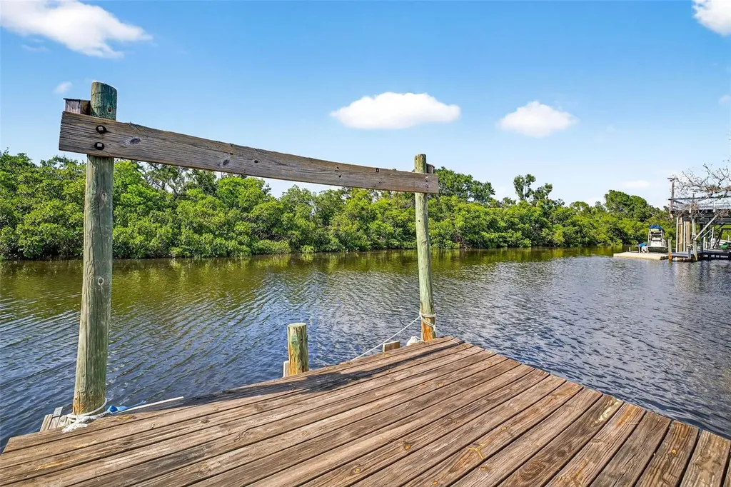3225 W Shell Point Road Ruskin FL 33570