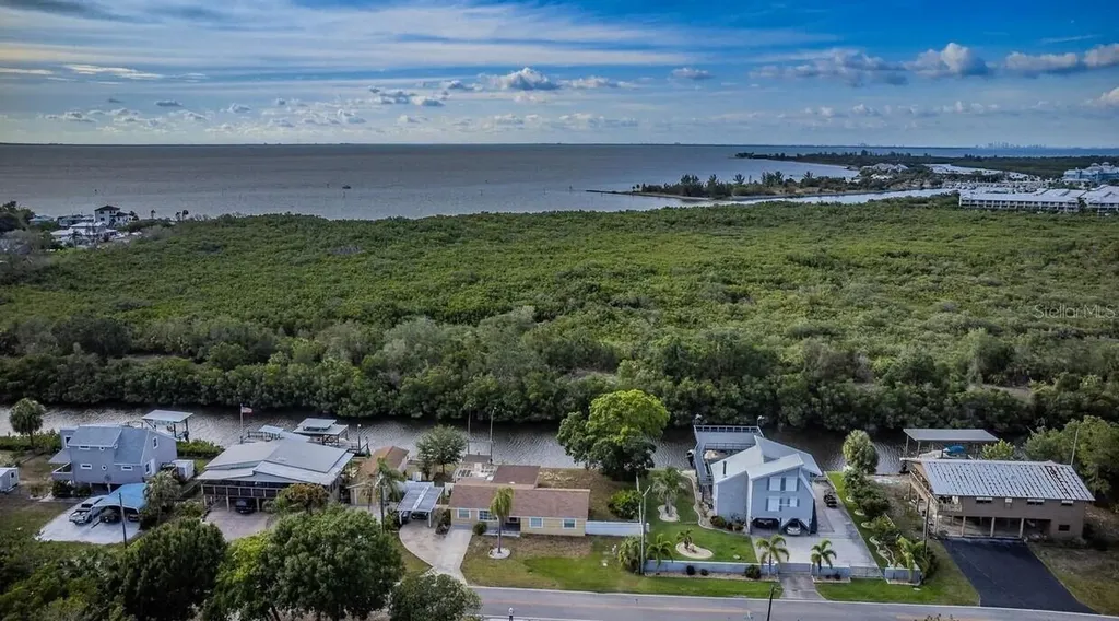 3225 W Shell Point Road Ruskin FL 33570