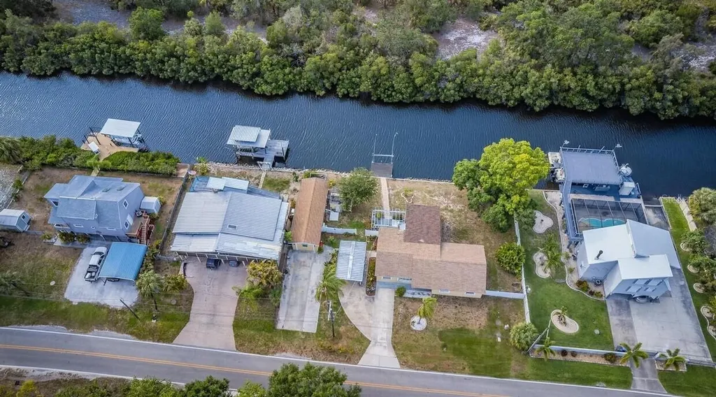 3225 W Shell Point Road Ruskin FL 33570