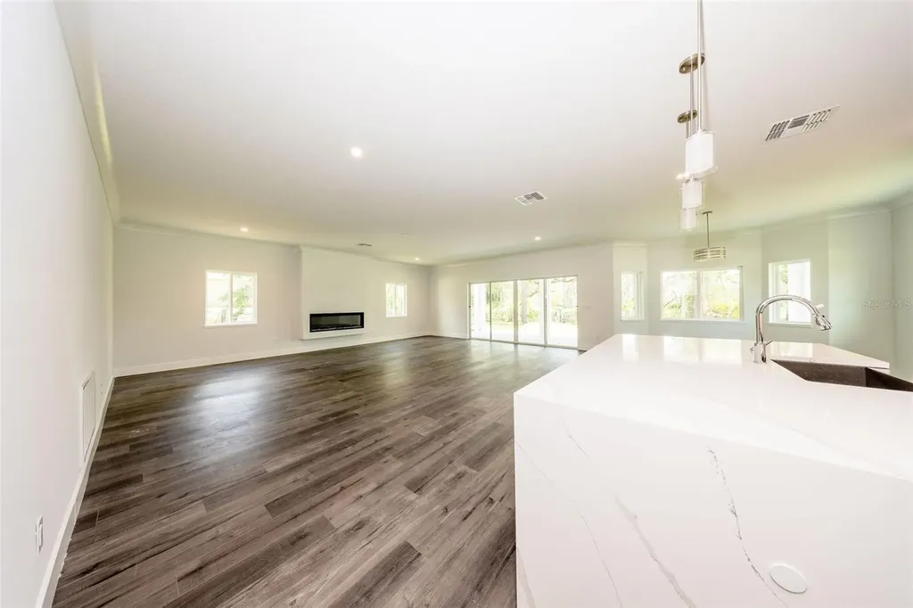 300 Mitnik Drive Deltona FL 32738