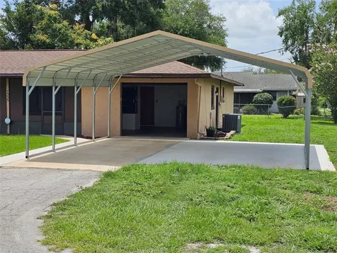 1335 Cr 442 Lake Panasoffkee FL 33538