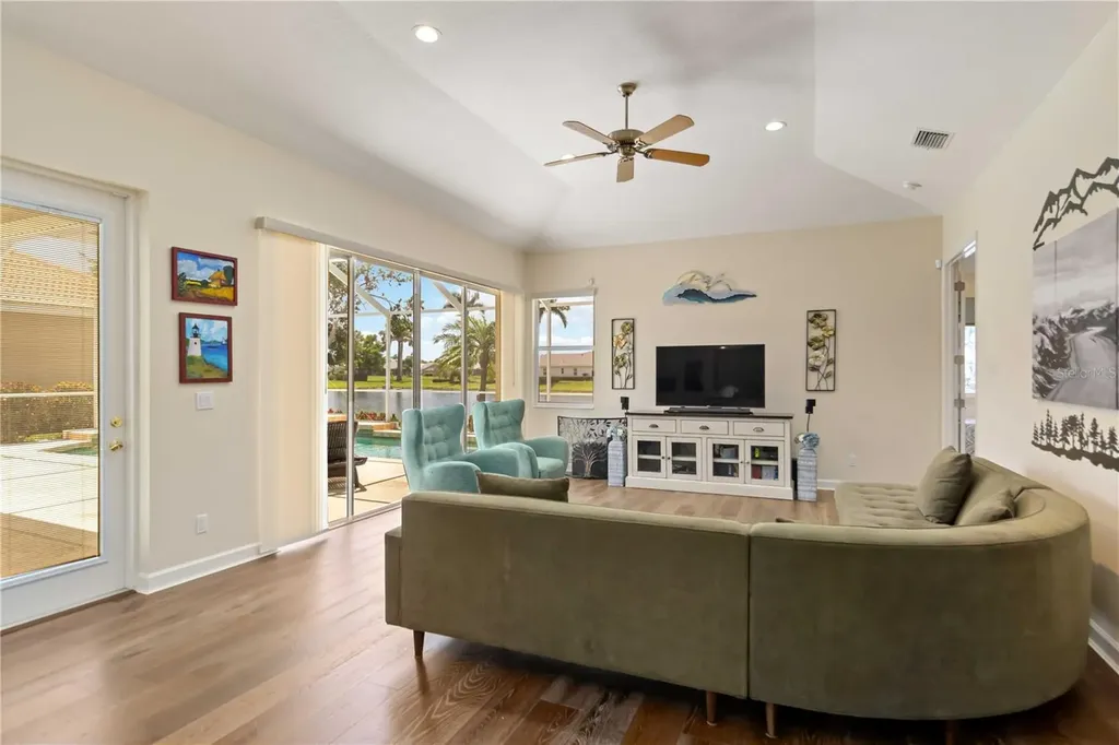 4958 Gardiners Bay Circle Sarasota FL 34238