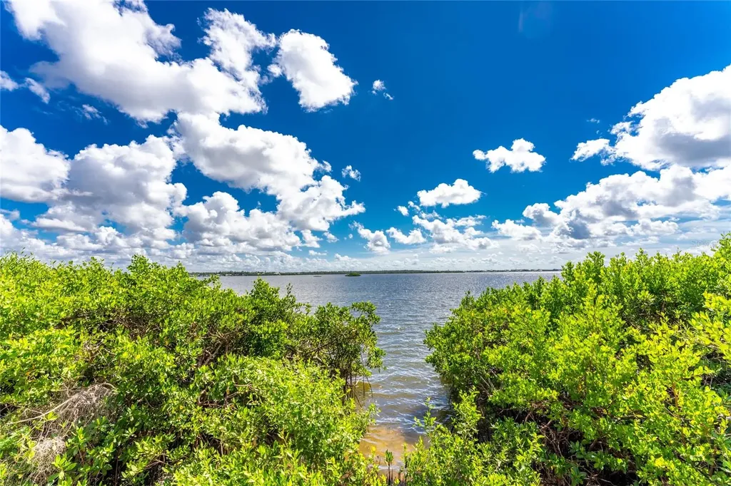 1591 Beach Road Englewood FL 34223