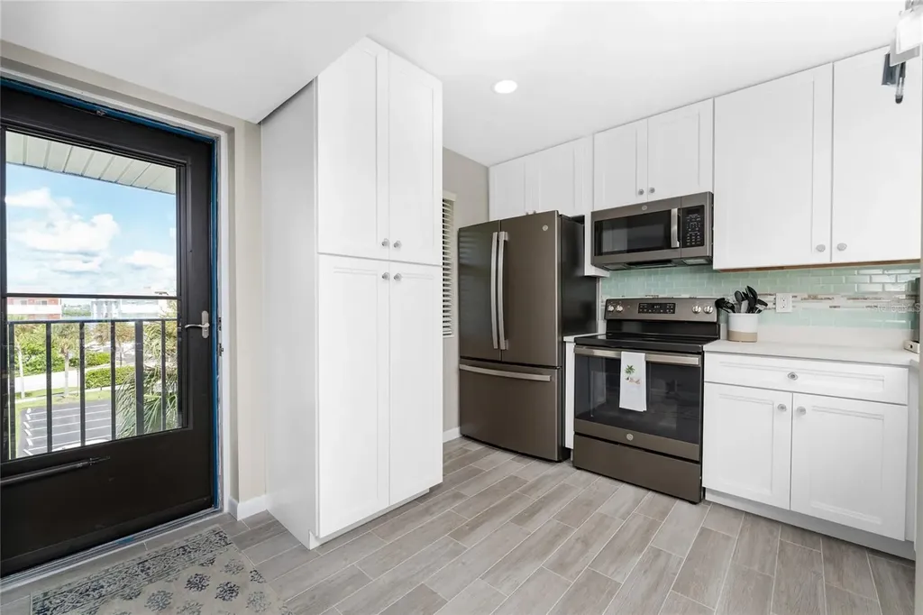 1591 Beach Road Englewood FL 34223