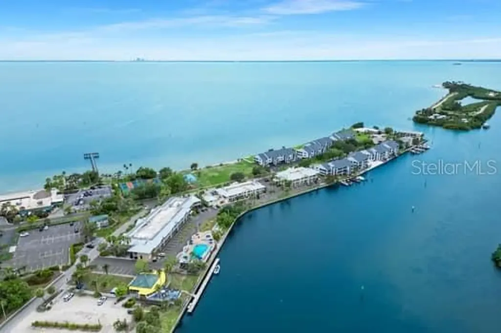 611 Destiny Drive Ruskin FL 33570