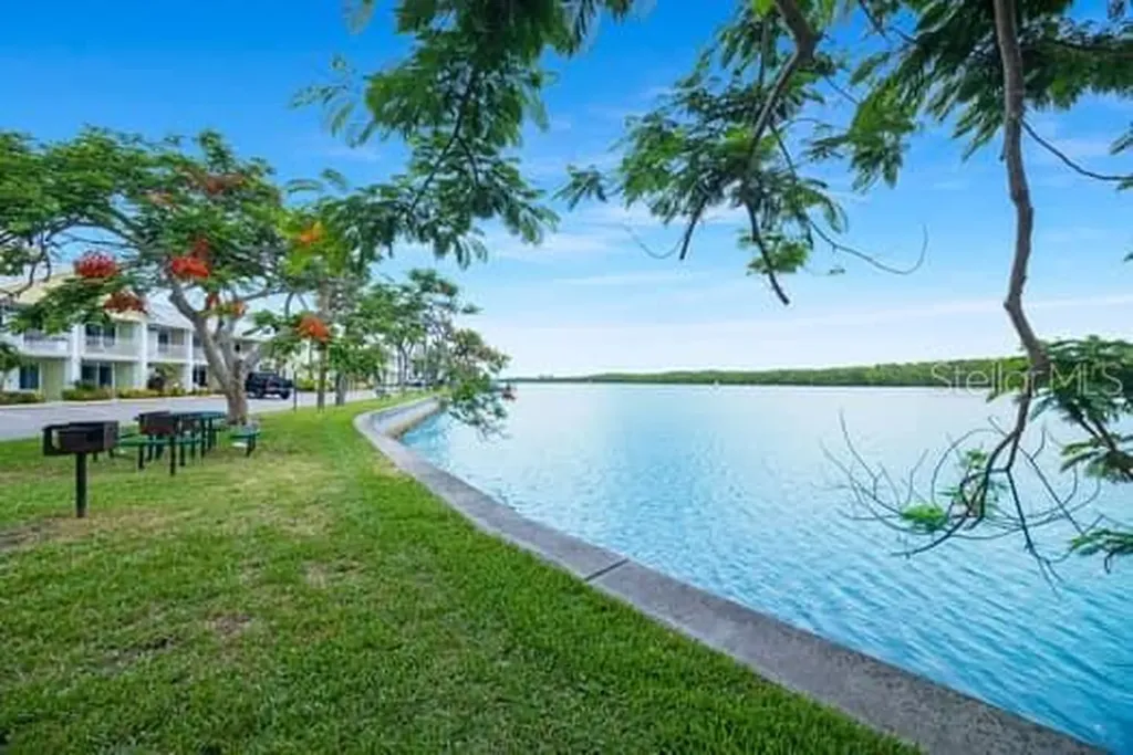 611 Destiny Drive Ruskin FL 33570