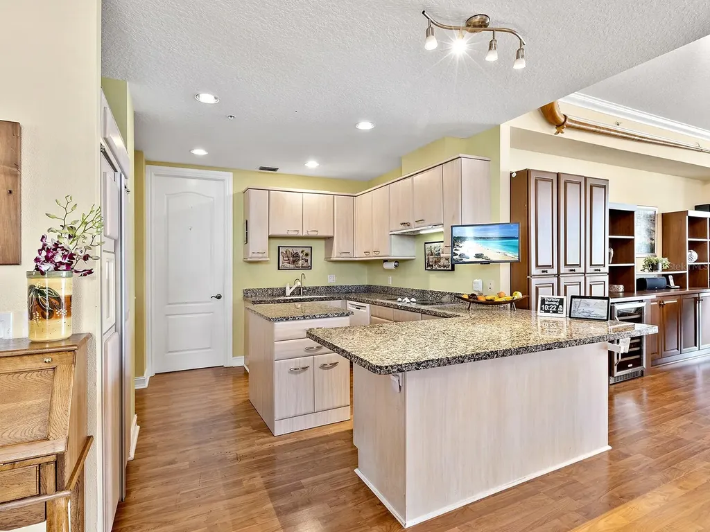 1233 N Gulfstream Avenue Sarasota FL 34236