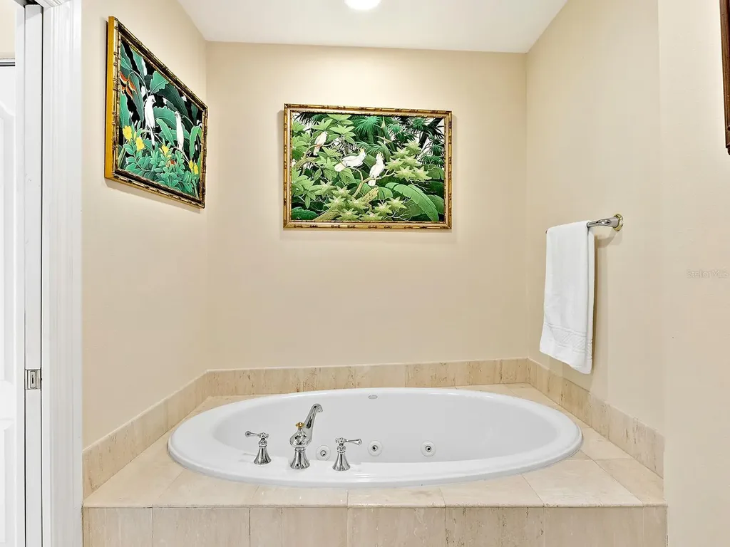 1233 N Gulfstream Avenue Sarasota FL 34236