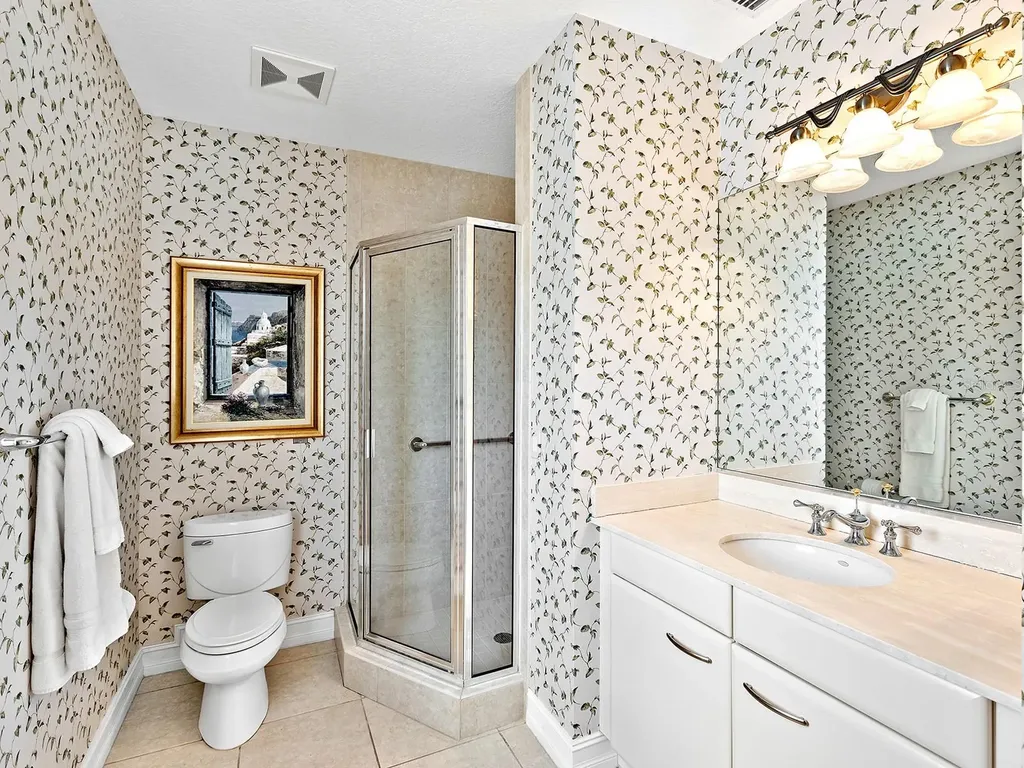 1233 N Gulfstream Avenue Sarasota FL 34236