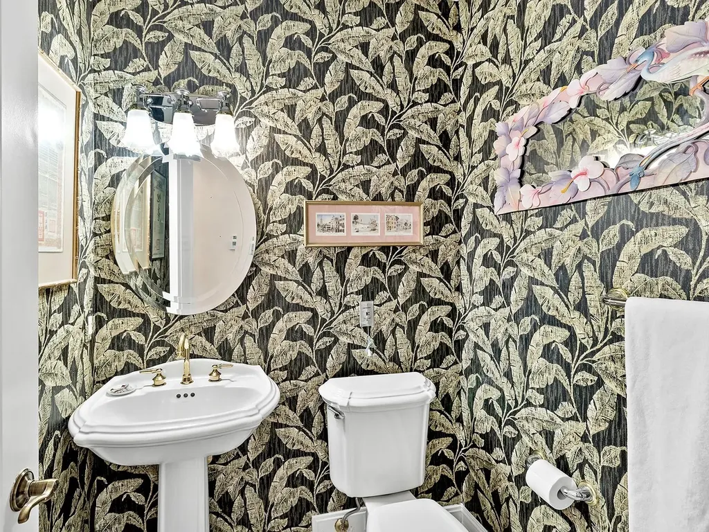 1233 N Gulfstream Avenue Sarasota FL 34236