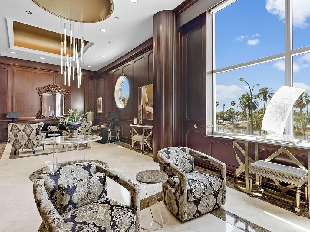 1233 N Gulfstream Avenue Sarasota FL 34236