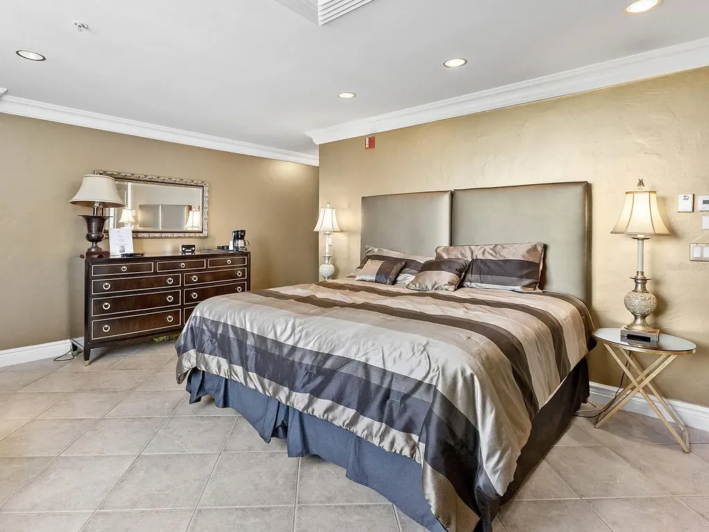 1233 N Gulfstream Avenue Sarasota FL 34236