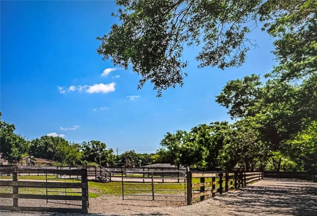 10520 Henderson Road Tampa FL 33625
