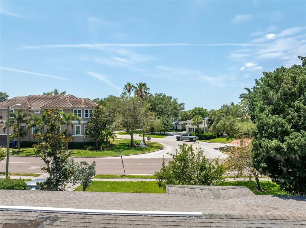 167 Almedo Way NE St Petersburg FL 33704