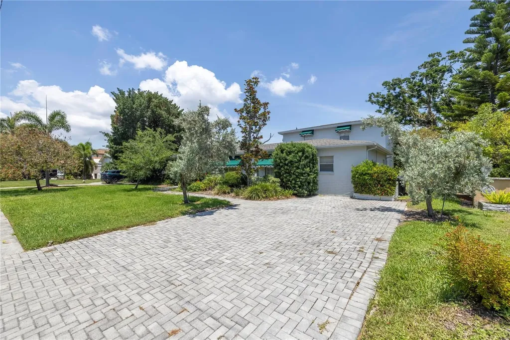 167 Almedo Way NE St Petersburg FL 33704