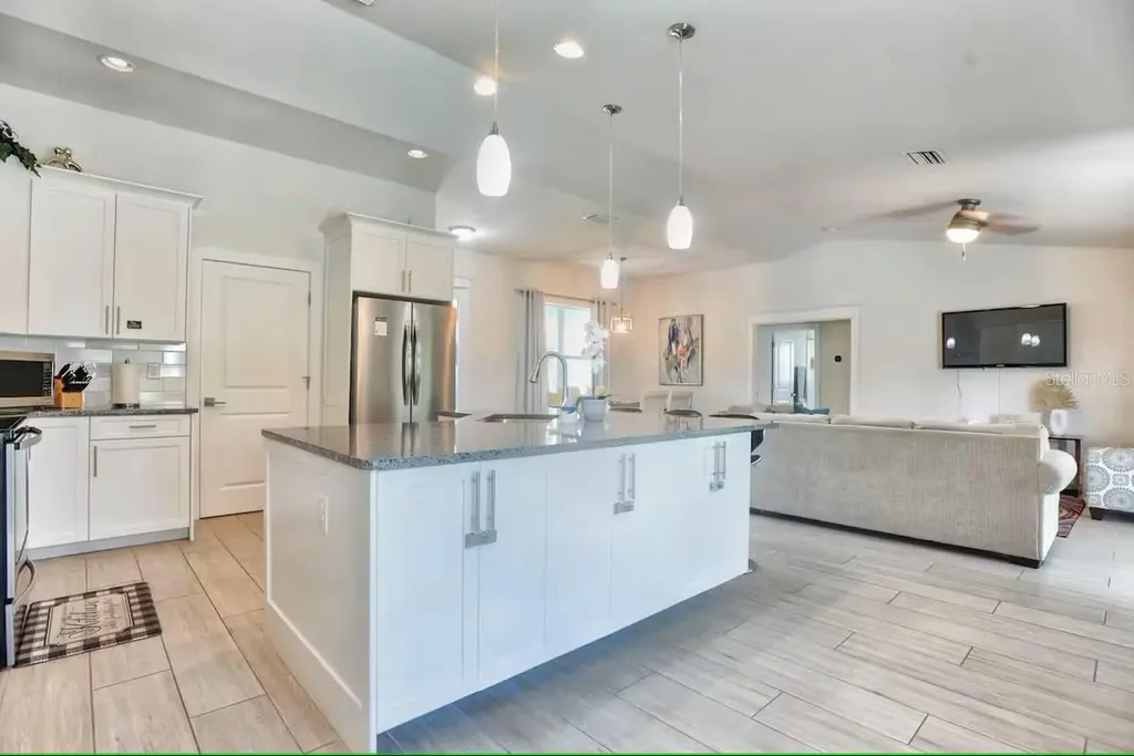 831 Palmetto Drive NE Port Charlotte FL 33952