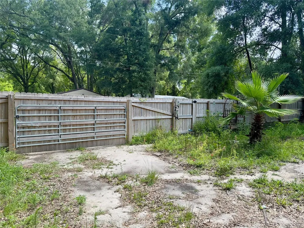 930 NE 14th Avenue Trenton FL 32693