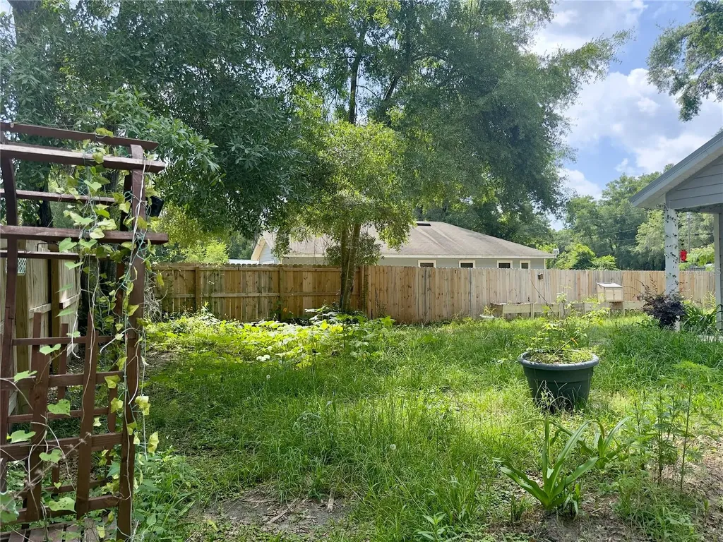 930 NE 14th Avenue Trenton FL 32693