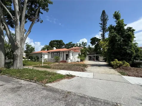 737 19th Avenue N St Petersburg FL 33704