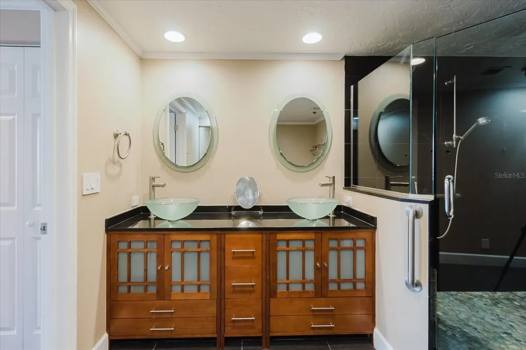 1255 N Gulfstream Avenue Sarasota FL 34236