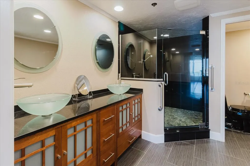 1255 N Gulfstream Avenue Sarasota FL 34236