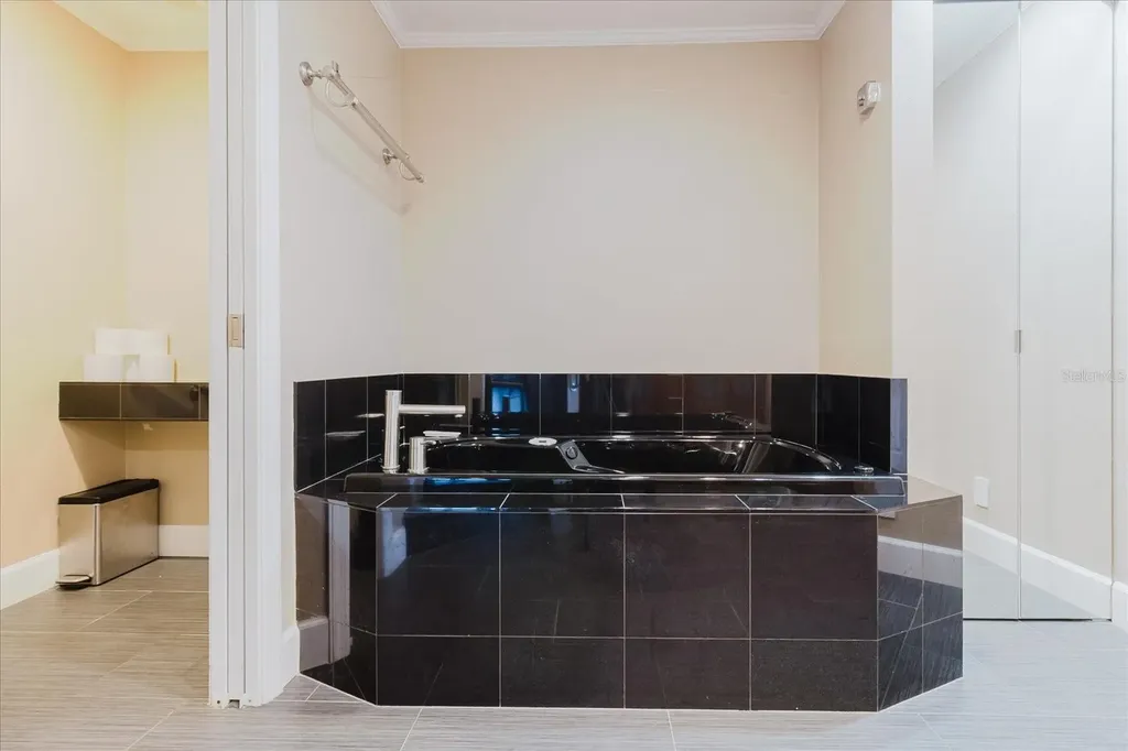 1255 N Gulfstream Avenue Sarasota FL 34236