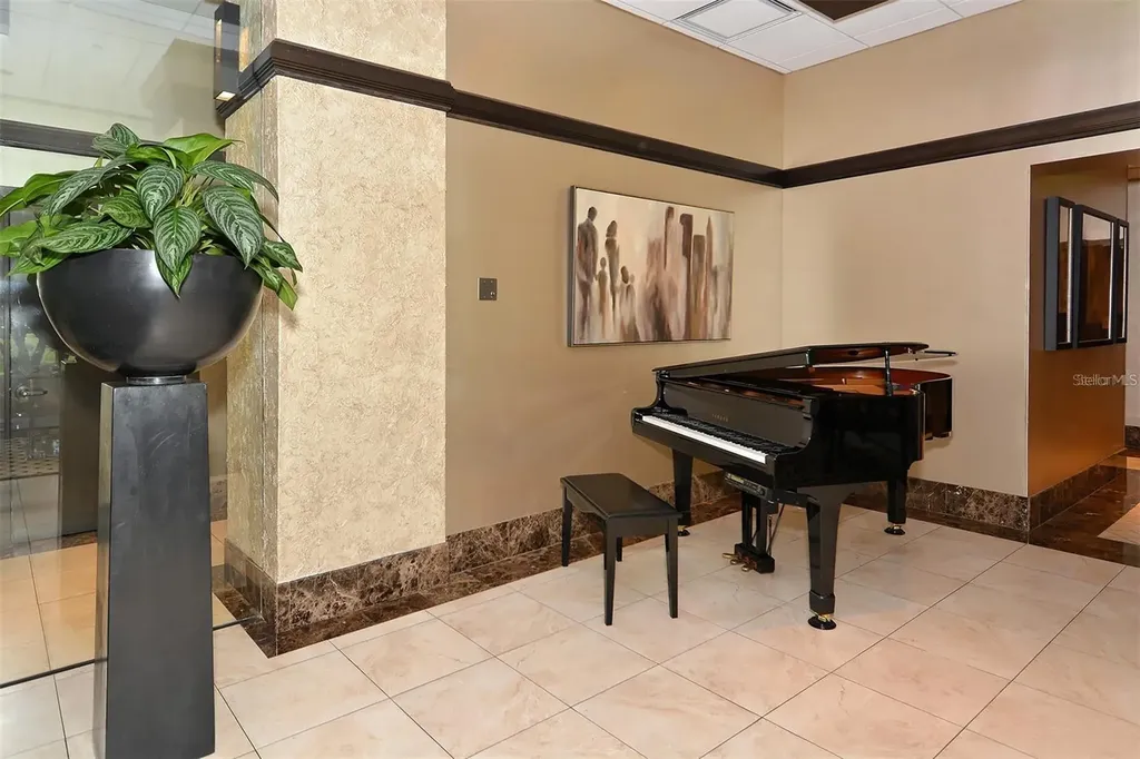 1255 N Gulfstream Avenue Sarasota FL 34236