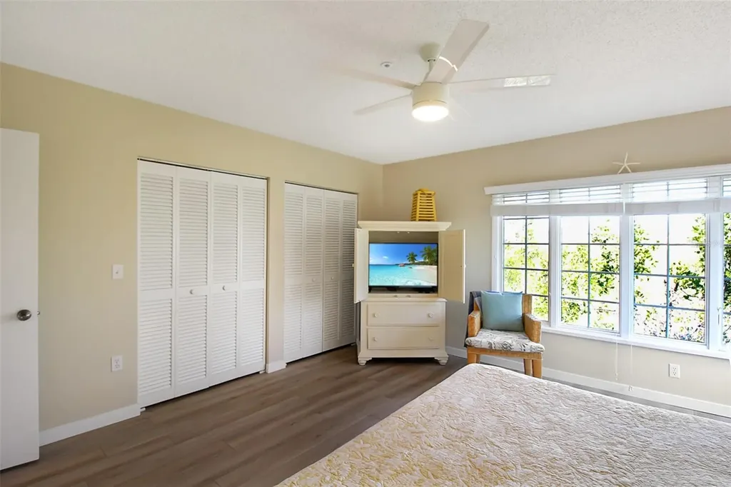 535 Forest Way Longboat Key FL 34228