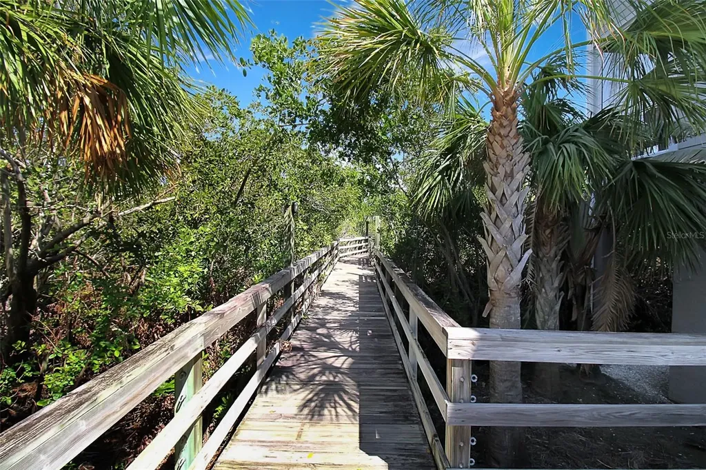 535 Forest Way Longboat Key FL 34228