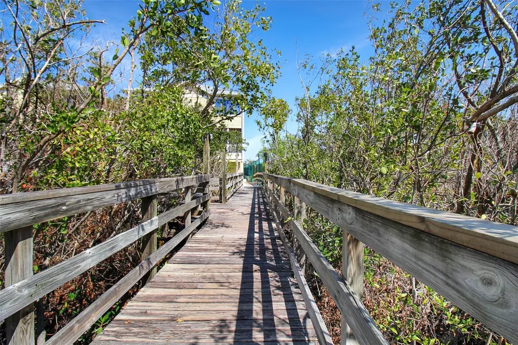 535 Forest Way Longboat Key FL 34228