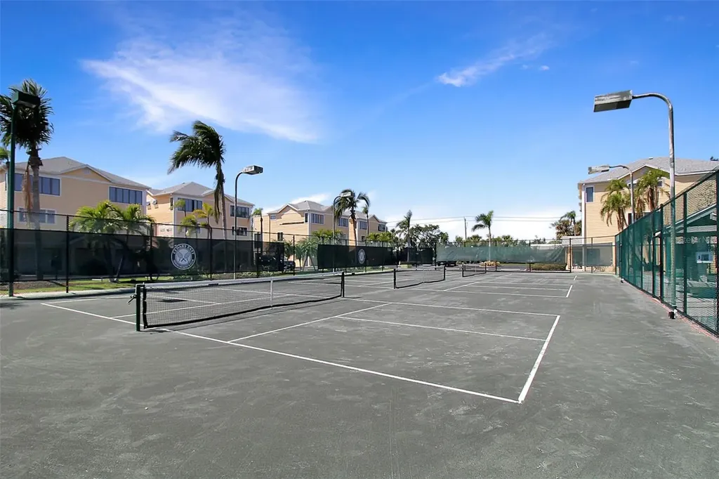 535 Forest Way Longboat Key FL 34228